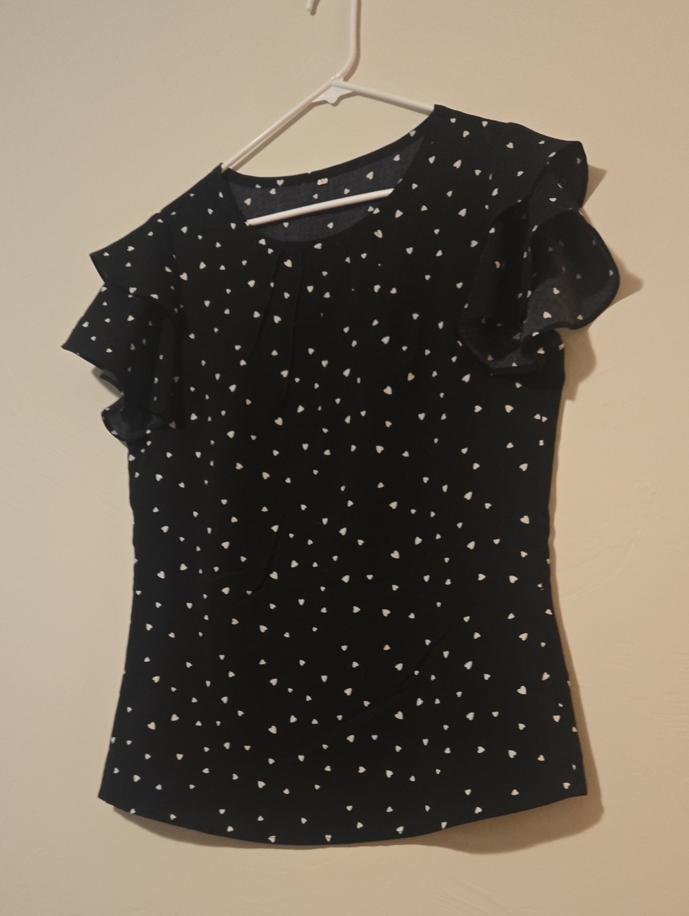 Black Heart Print Ruffle Sleeve Top - Women